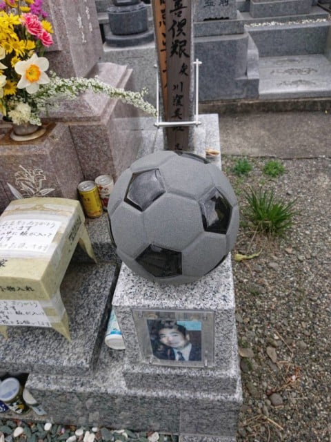 サッカーボールの彫刻